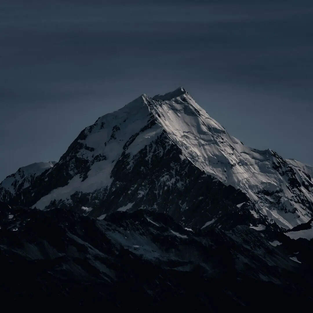 पहाड़ों की पेंटिंग