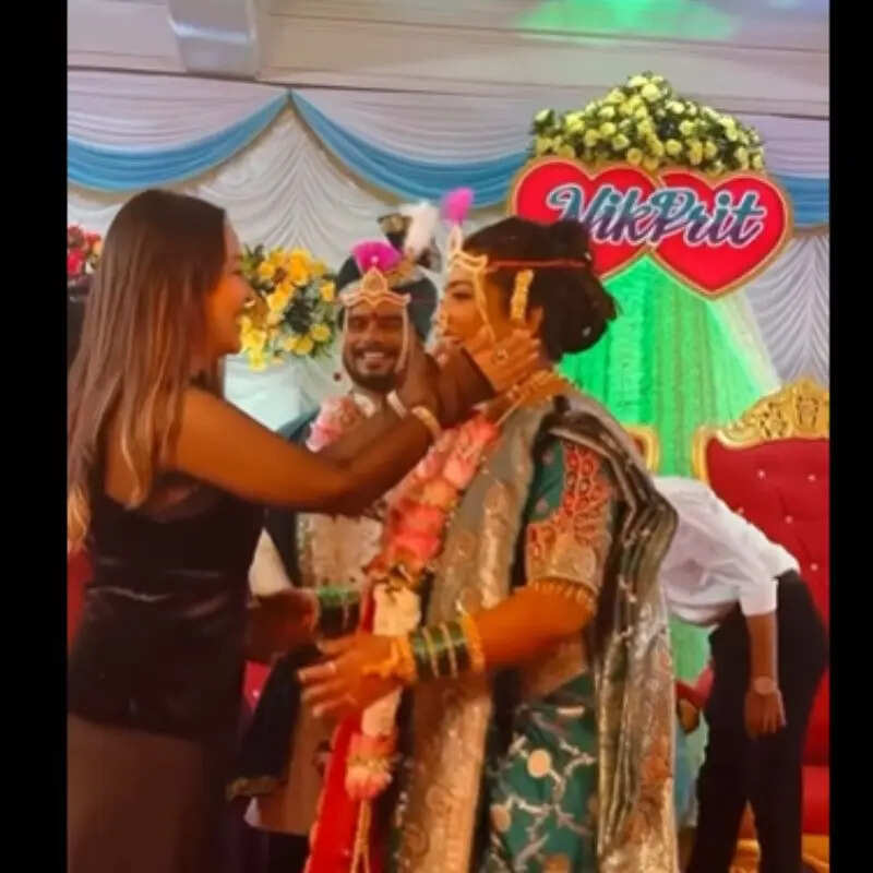 ड्राइवर की शादी में पहुंचे नेहा कक्कड़ और रोहनप्रीत सिंह