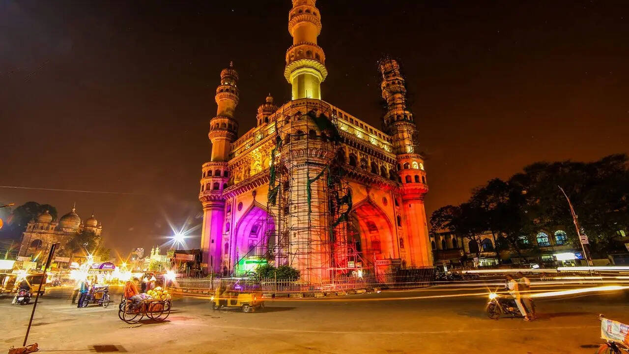कब बनी चार मीनार