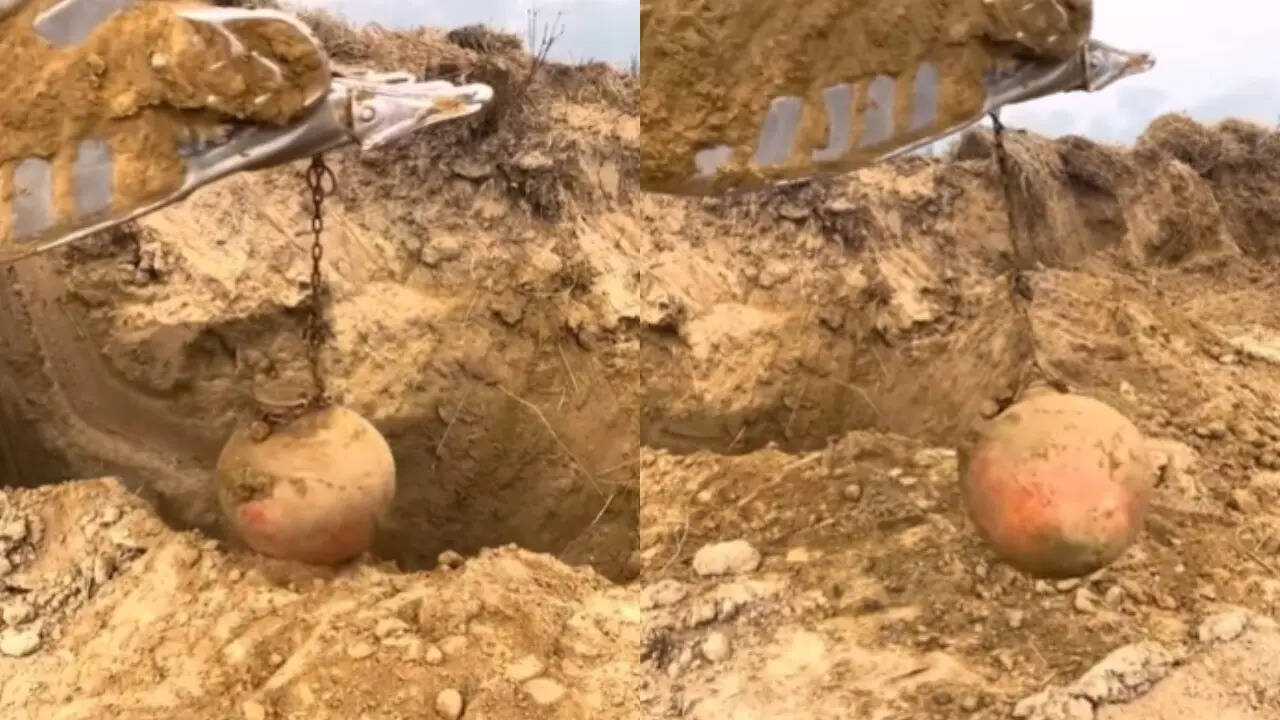 यकीन नहीं करेंगे मगर अभी एक ऐसा ही चौंकाने वाला वीडियो और तस्वीरें सोशल मीडिया में वायरल हैं। इसमें देखेंगे कि इमारत के निर्माण के लिए जेसीबी से बुनियाद खोदी जा रही है।​