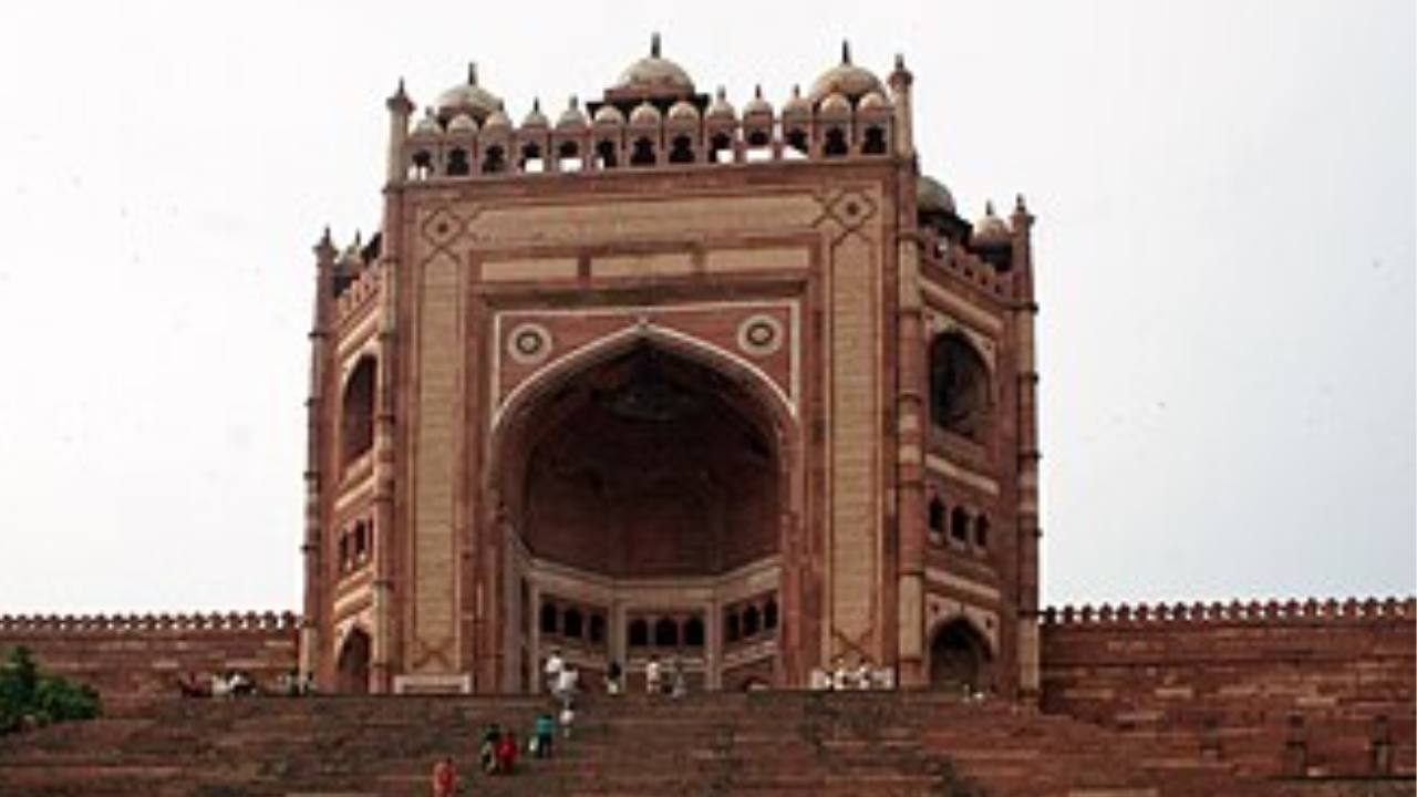 भारत के इस शहर में है दुनिया का सबसे बड़ा दरवाजा, जानें किसने, कहां और ...
