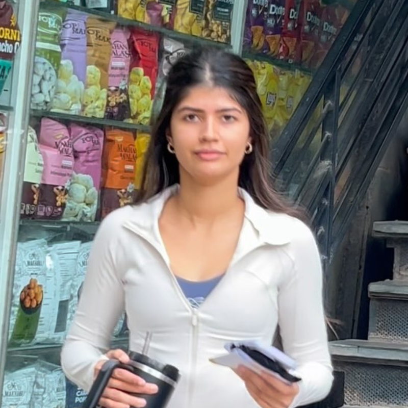 सिंपल लुक में नजर आईं अंजिनी धवन