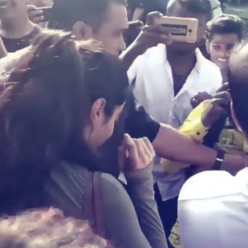Janhvi Kapoor को जिम से नहीं निकलने दे रहे थे फैंस