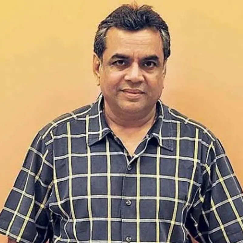 राजनीति में भी आजमाया हाथ