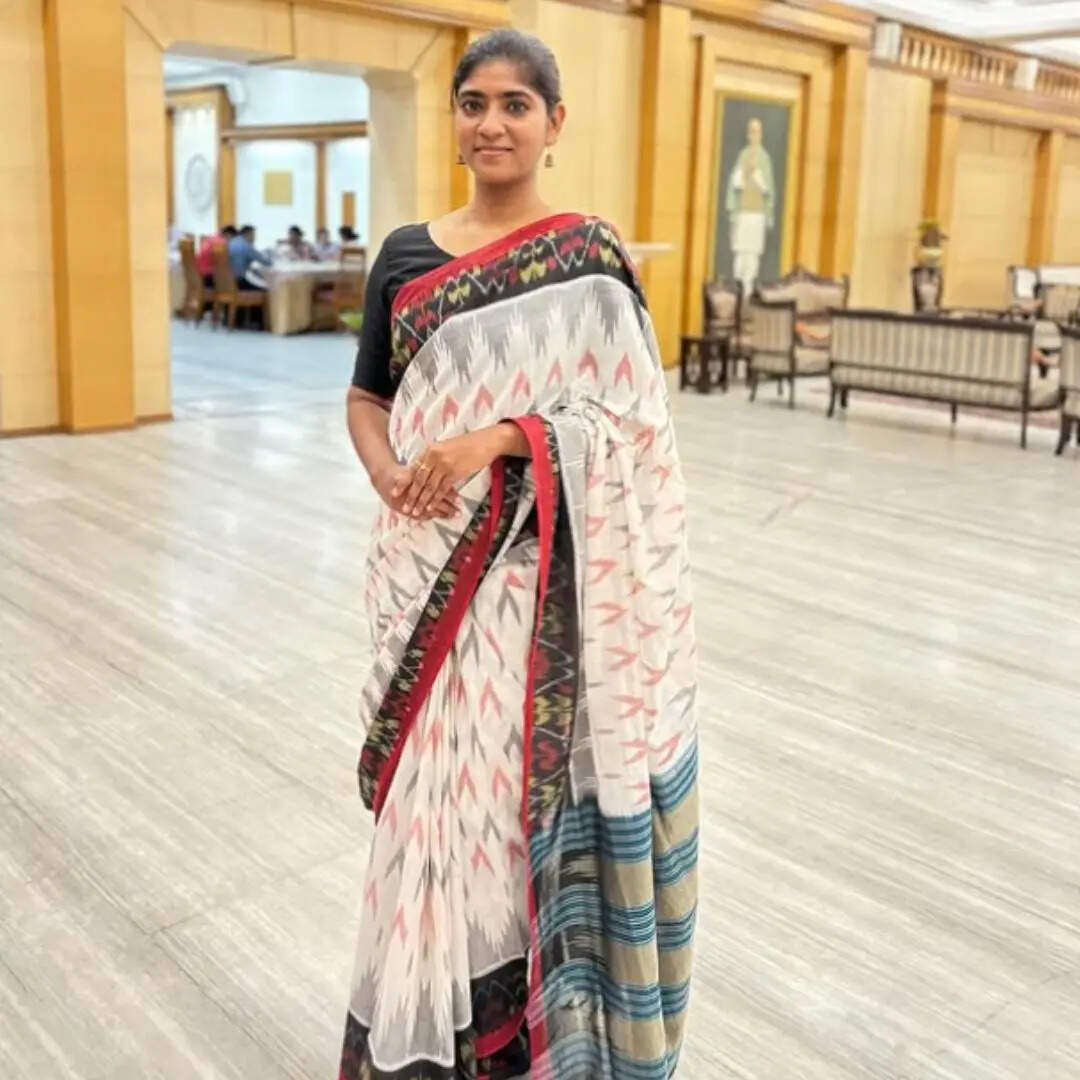 upsc success story of farmer daughter sushmitha ramanathan ishwarya ...