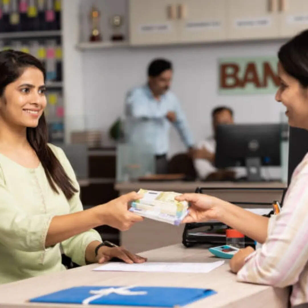1. EMI में कटौती​