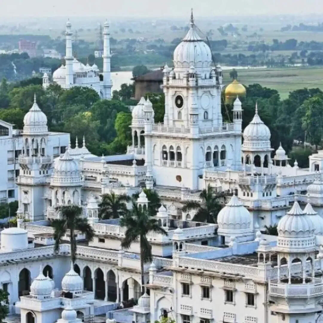 कैसे मिलता है एडमिशन 