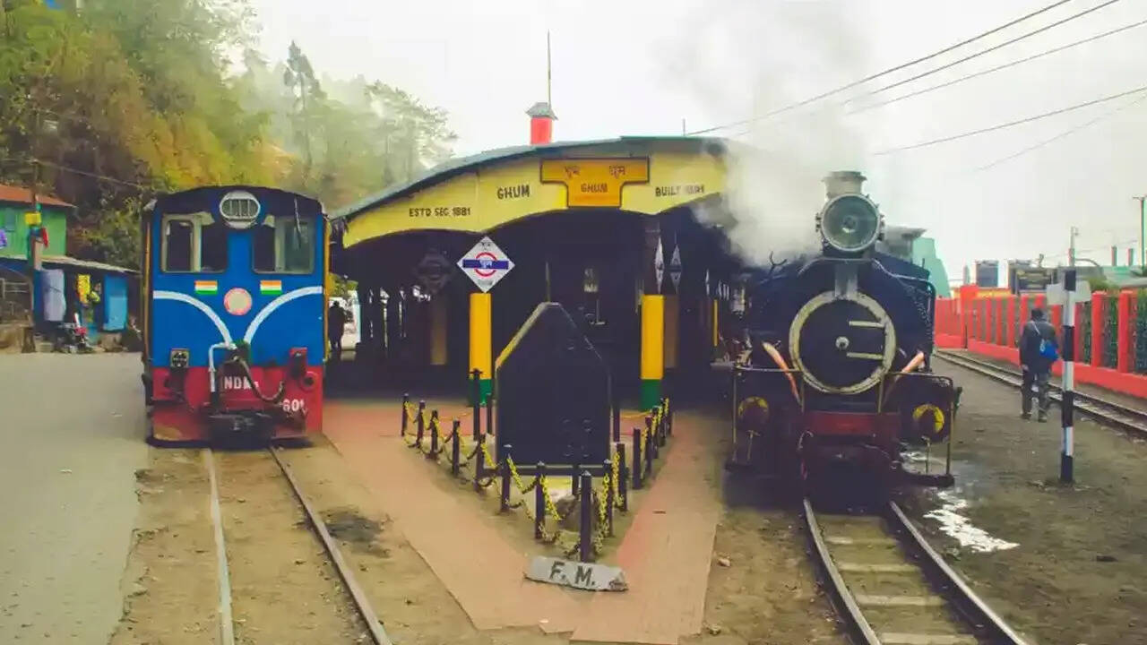 कब और किसने बनाया घूम स्टेशन