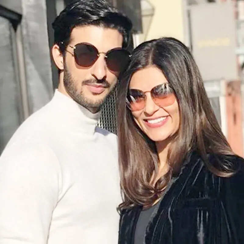सुष्मिता सेन-रोहमन शॉल Sushmita Sen-Rohman Shawl