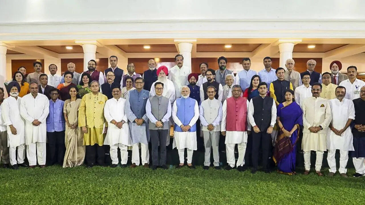 शिष्टमंडल से मिले पीएम मोदी