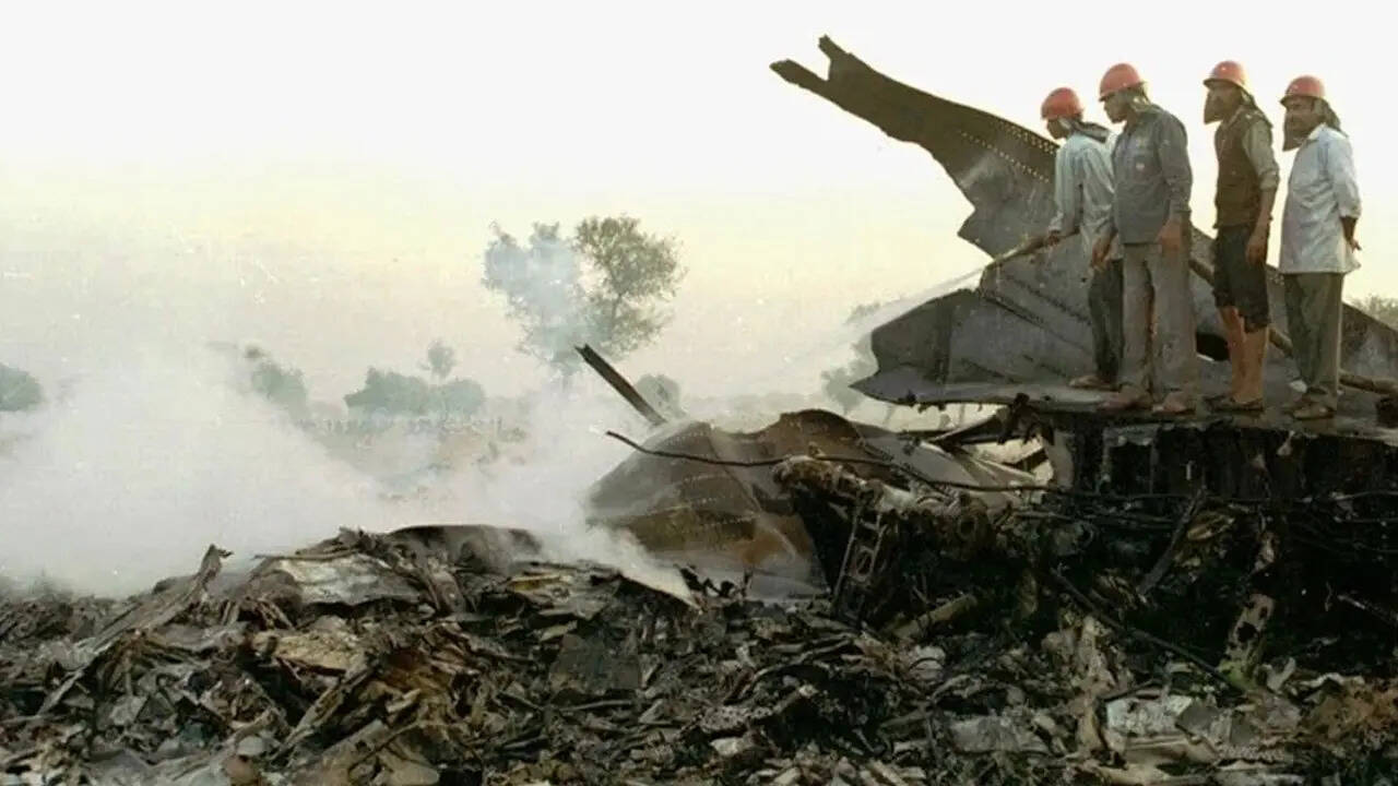 1996 - चरखी दादरी में विमान टकराए