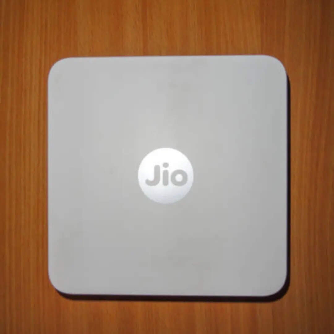 Jio Vs Starlink: कौन पड़ेगा सस्ता और बेहतर?​