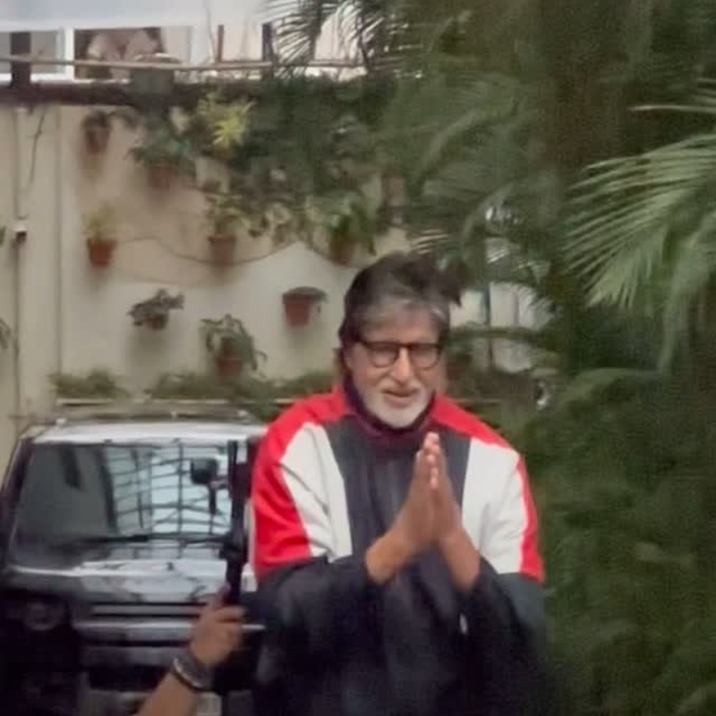 अमिताभ ने फैंस को किया नमस्ते