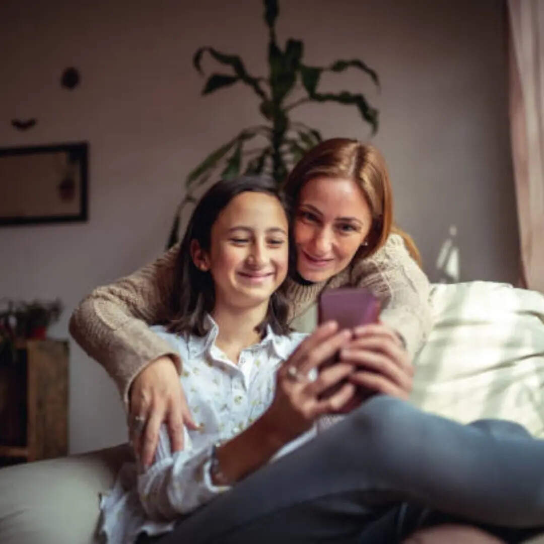 अनलिमिटेड कॉल्स और 3000 SMS फ्री