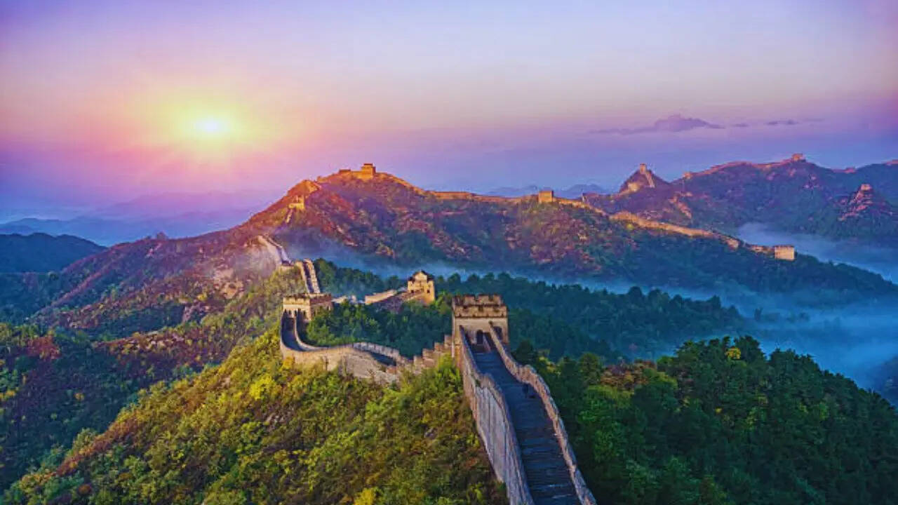 लाखों लोगों के बलिदान से बनी दीवार