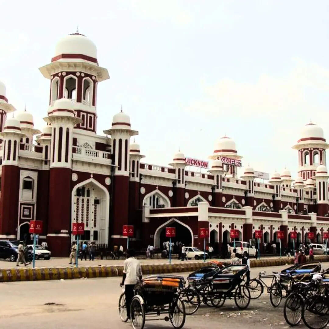 चारबाग रेलवे स्टेशन लखनऊ