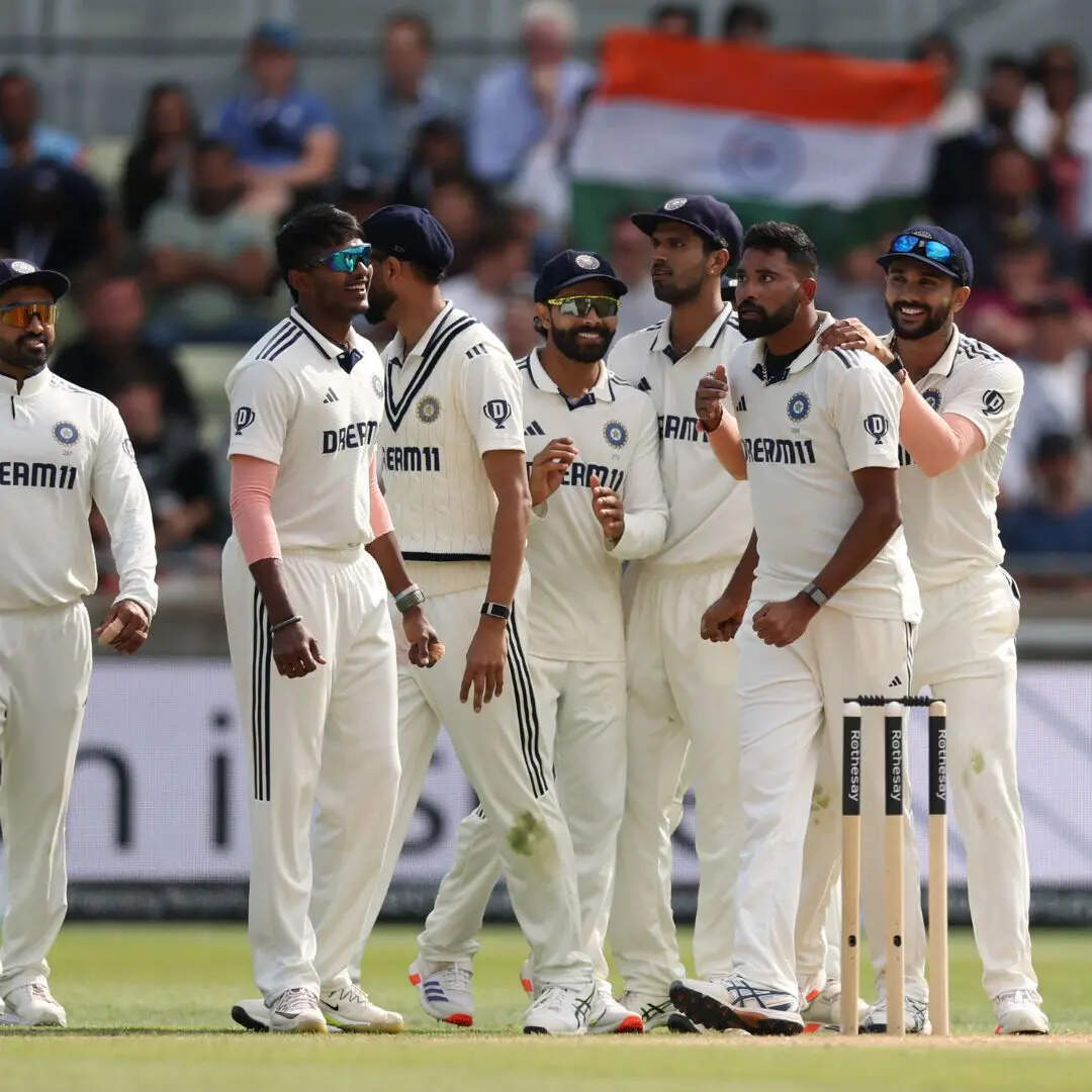 इंग्लैंड को 407 रन पर रोका