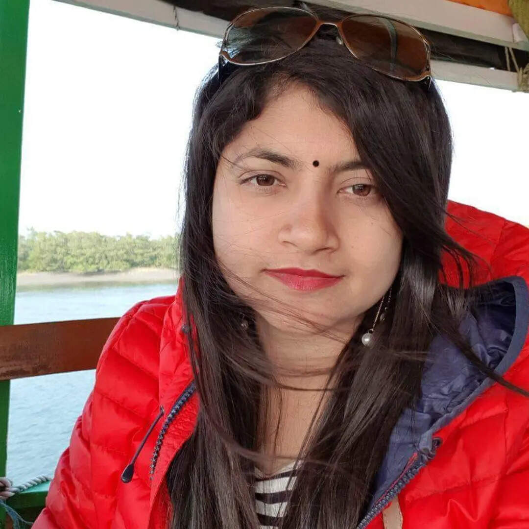 कहां से किया ग्रेजुएशन