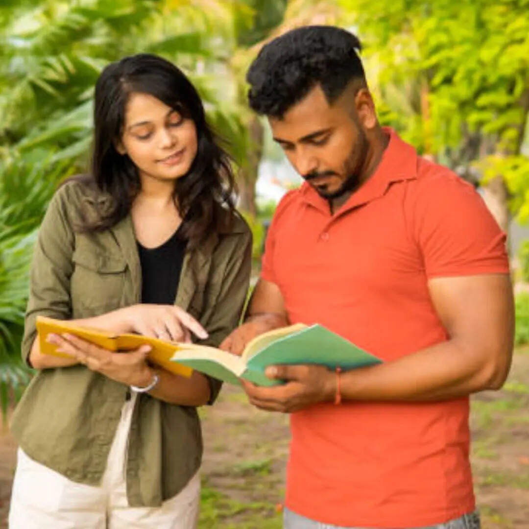 बीकॉम ऑनर्स की तुलना में टिपिकल