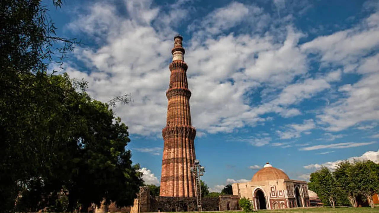 किसने और कब करवाया निर्माण