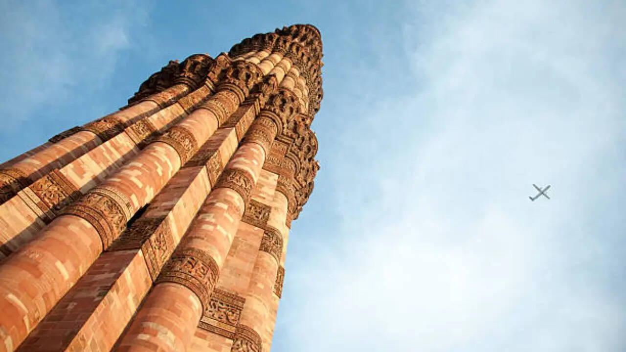 कितनी है कुतुब मीनार की चौड़ाई