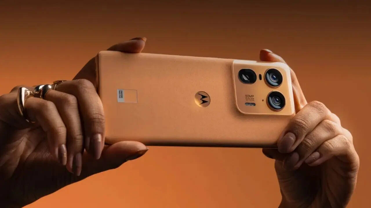 Motorola Edge 50 Ultra (₹44,999)​