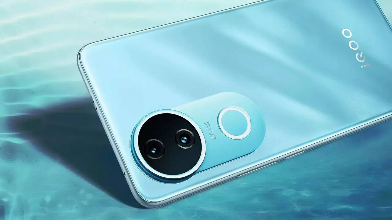 iQOO Z10R भारत में जल्द होगा लॉन्च, 20,000 रुपये से कम होगी कीमत! | Times  Now Hindi