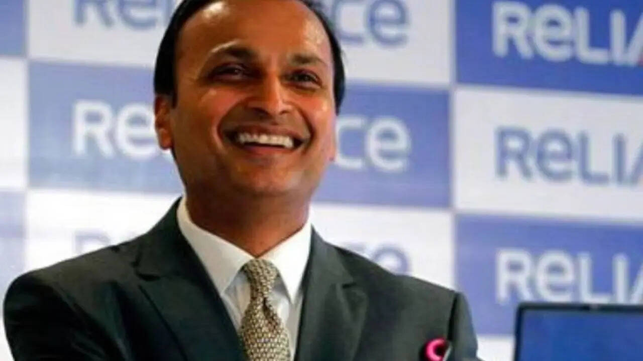 अब फिर नजरों में हैं अनिल अंबानी