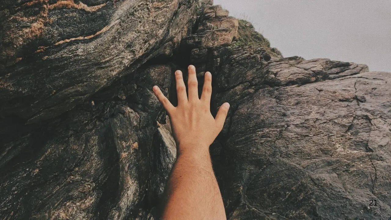 प्रेरक कहानियों से की मदद