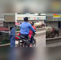 पुणे की सड़कों पर सैयारा स्टाइल प्यार बाइक की टंकी पर कपल का हद से ज्यादा इश्क या रिस्क
