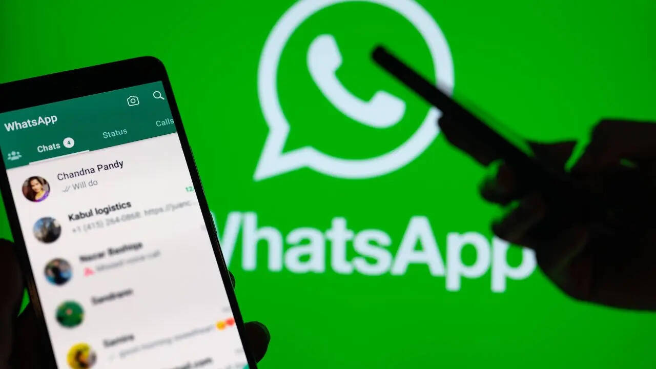 WhatsApp का नया इंटरफेस काफी हद तक वॉट्सऐप वेब की ही तरह दिखेगा। कंपनी इसको अपडेट करने के लिए लगातार काम भी कर रही है ताकि यूजर्स को एक स्मूथ एक्सपीरियंस मिल सके।