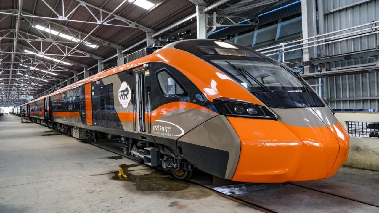 कब चलेगी देश की पहली वंदे भारत स्लीपर? रेल मंत्री अश्विनी वैष्णव ने कर दिया खुलासा - Indias first Vande Bharat Sleeper train to launch in September, says Ashwini Vaishnaw