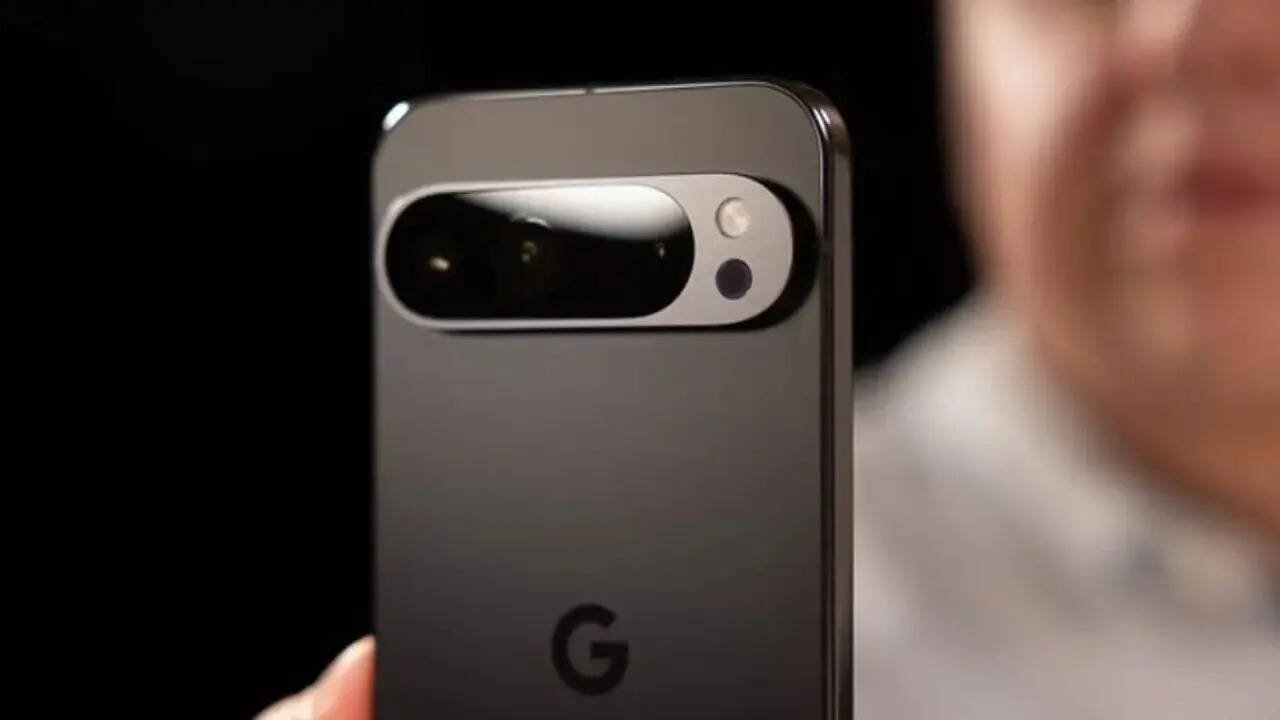 Google Pixel 9 की खरीदारी में अगर आप एक्सचेंज ऑफर का लाभ लेते हैं तो इस बात का ध्यान रखें कि एक्सचेंज वैल्यू आपके पुराने फोन की वर्किंग और फिजिकल कंडीशन के आधार पर ही मिलेगी। इसलिए जरूरी नहीं है कि आप पूरे 50 हजार रुपये की बचत कर पाएं। फ्लैट डिस्काउंट ऑफर और एक्सचेंज ऑफर को मिलाकर आप 65 हजार रुपये तक की बचत कर पाएंगे।