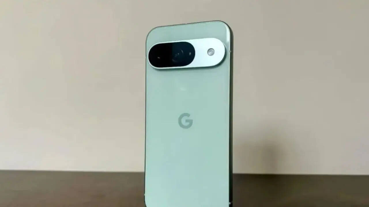फ्लिपकार्ट ग्राहकों को Google Pixel 9 पर तगड़ा एक्सचेंज ऑफर भी दे रहा है। अगर आप अपने पुराने स्मार्टफोन एक्सचेंज कराते हैं तो 50,150 रुपये तक की बचत कर सकते हैं। अगर आपको इस ऑफर की पूरी वैल्यू मिल जाती है तो आप इस फोन को करीब 15000 रुपये में खरीदकर घर ले जा सकते हैं।