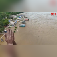 UP गंगा-यमुना का रौद्र रूप खतरे की जद में वाराणसी और प्रयाग बाढ़ ने छीना चैन सूकून 247 अलर्ट पर रेस्क्यू टीमें
