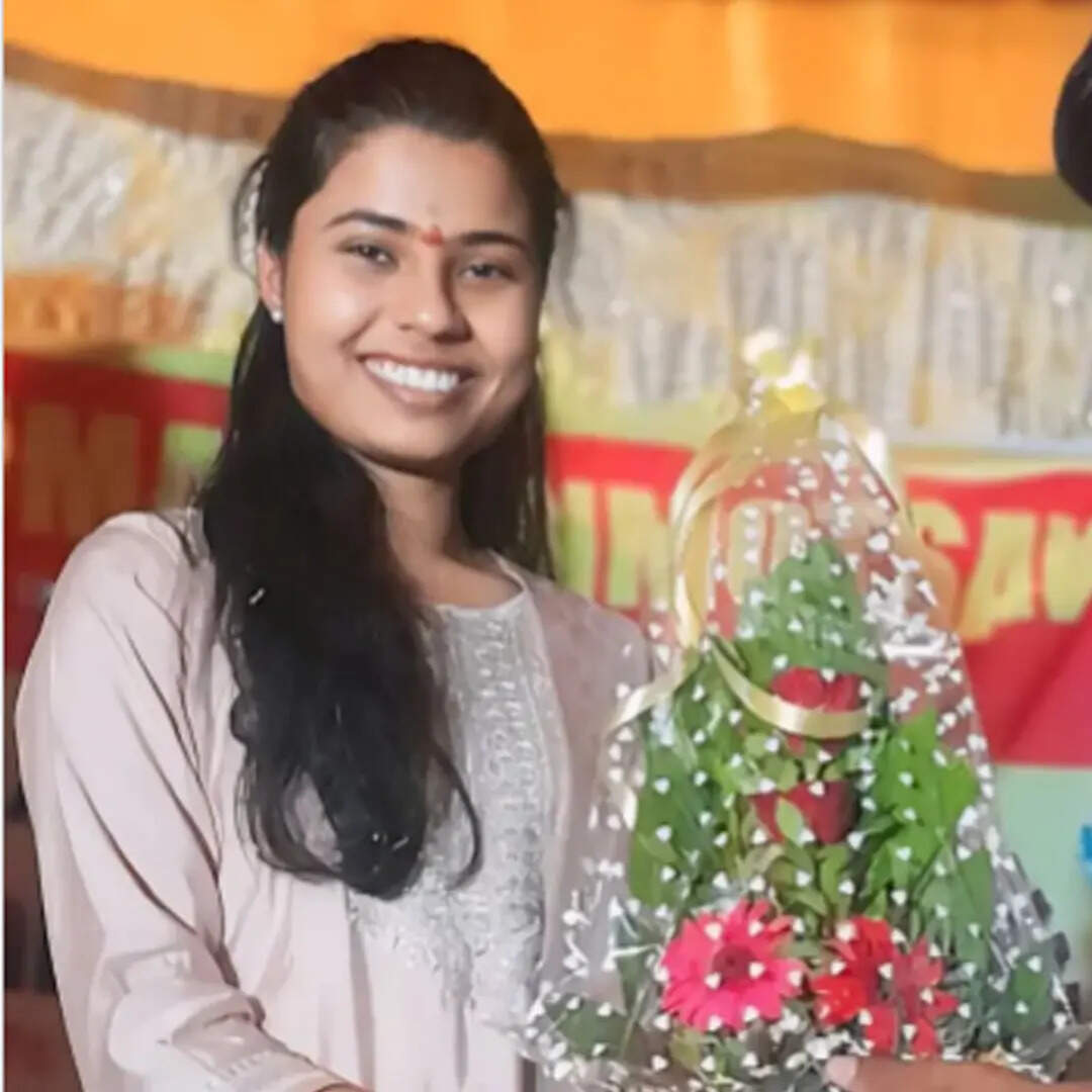 Swati mohan rathod Motivational story daughter of a vegatable seller ...
