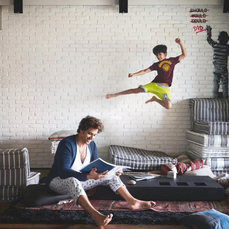 बच्चों संग मस्ती करते हैं ऋतिक रोशन