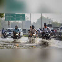 Delhi Rain झमाझम बारिश के साथ खुली नींद जलभराव और जाम से राखी पर बहनों को आवाजाही में होंगी दिक्कतें