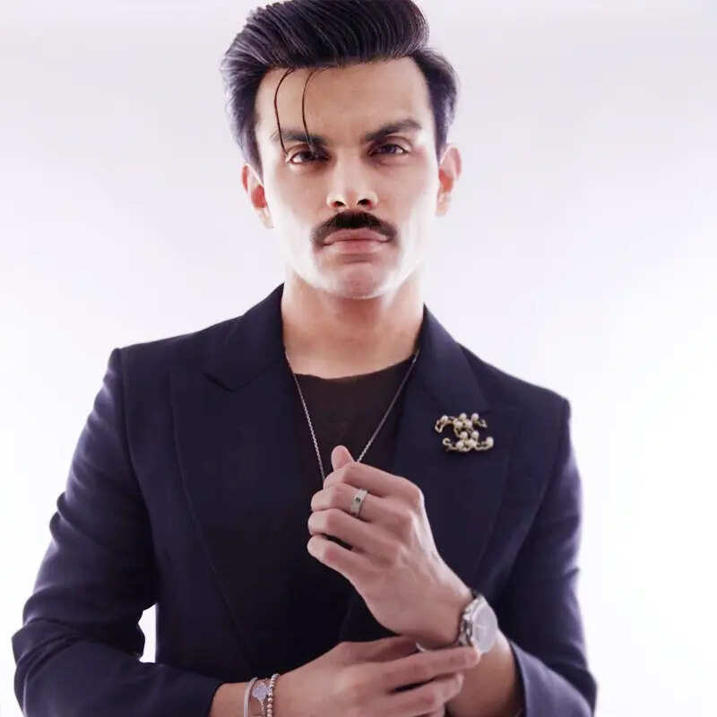 वीर पहाड़िया