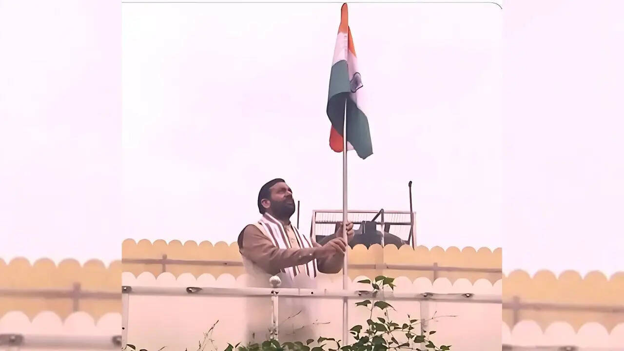 मुख्यमंत्री नायब सिंह सैनी ने फहराया तिरंगा