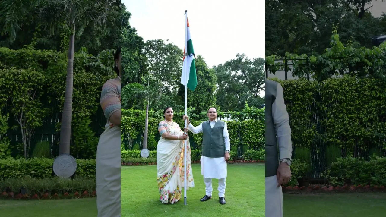 विजयी विश्व तिरंगा प्यारा झंडा ऊंचा रहे हमारा