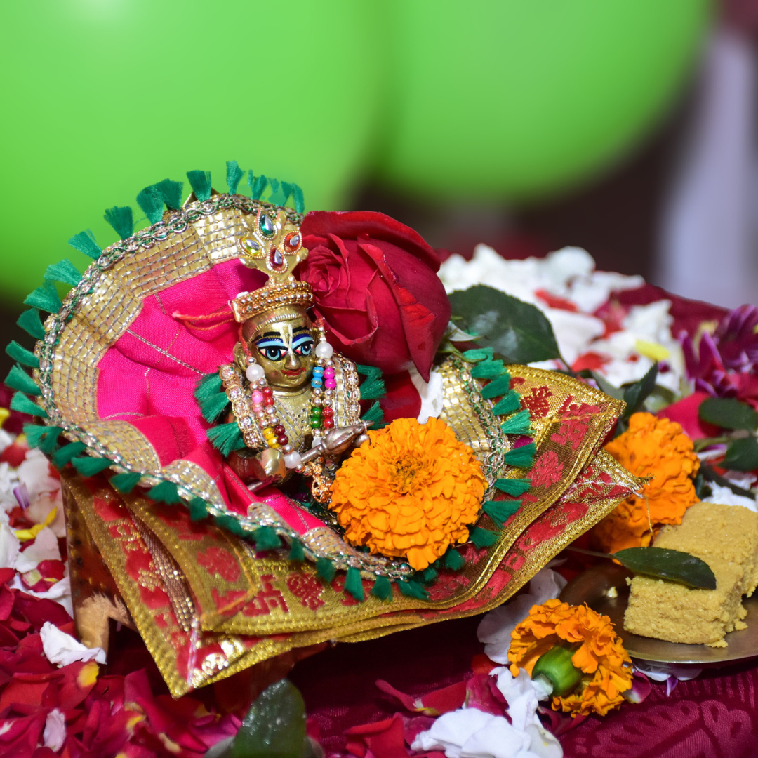 झूले पर लगाएं लाइट