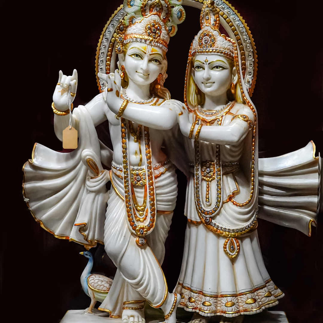 सफेद मूर्ती वाली फोटो