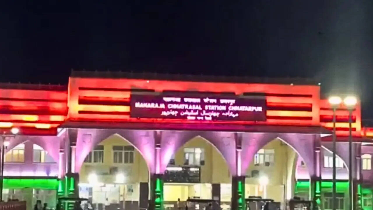 छतरपुर के महाराजा छत्रसाल रेलवे स्टेशन का नजारा