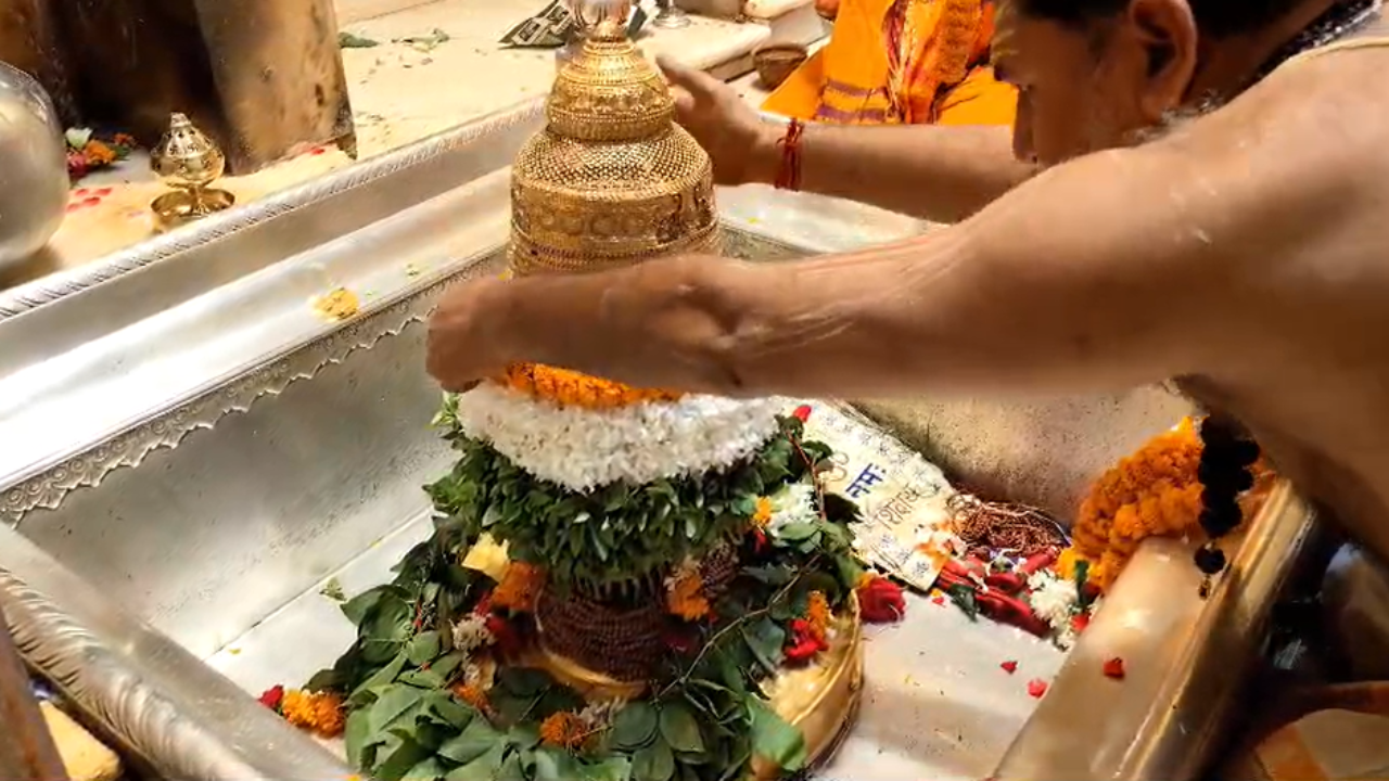 तिरंगे के रंग में रंगे बाबा विश्वनाथ