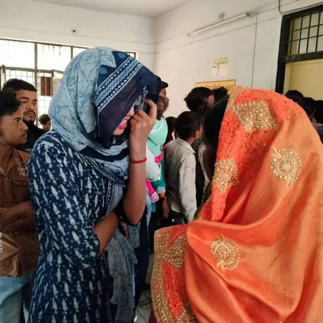 घूंघर में औचक निरीक्षण