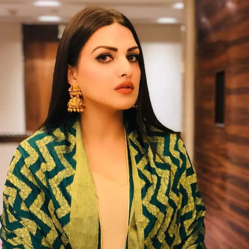 हिमांशी खुराना (Himanshi khurana)