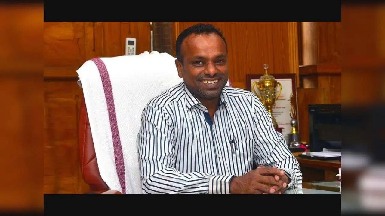 IAS बनने से पहले बी अब्दुल नासर ने कौन-कौन से छोटे-मोटे काम किए?​