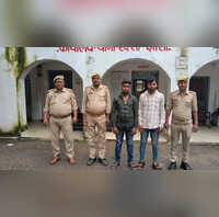 झांसी में साइबर सेक्सटॉर्शन गैंग का भंडाफोड़ फेक प्रोफाइल से लड़कों को ऐसे फंसाते थे जाल में दो आरोपी गिरफ्तार