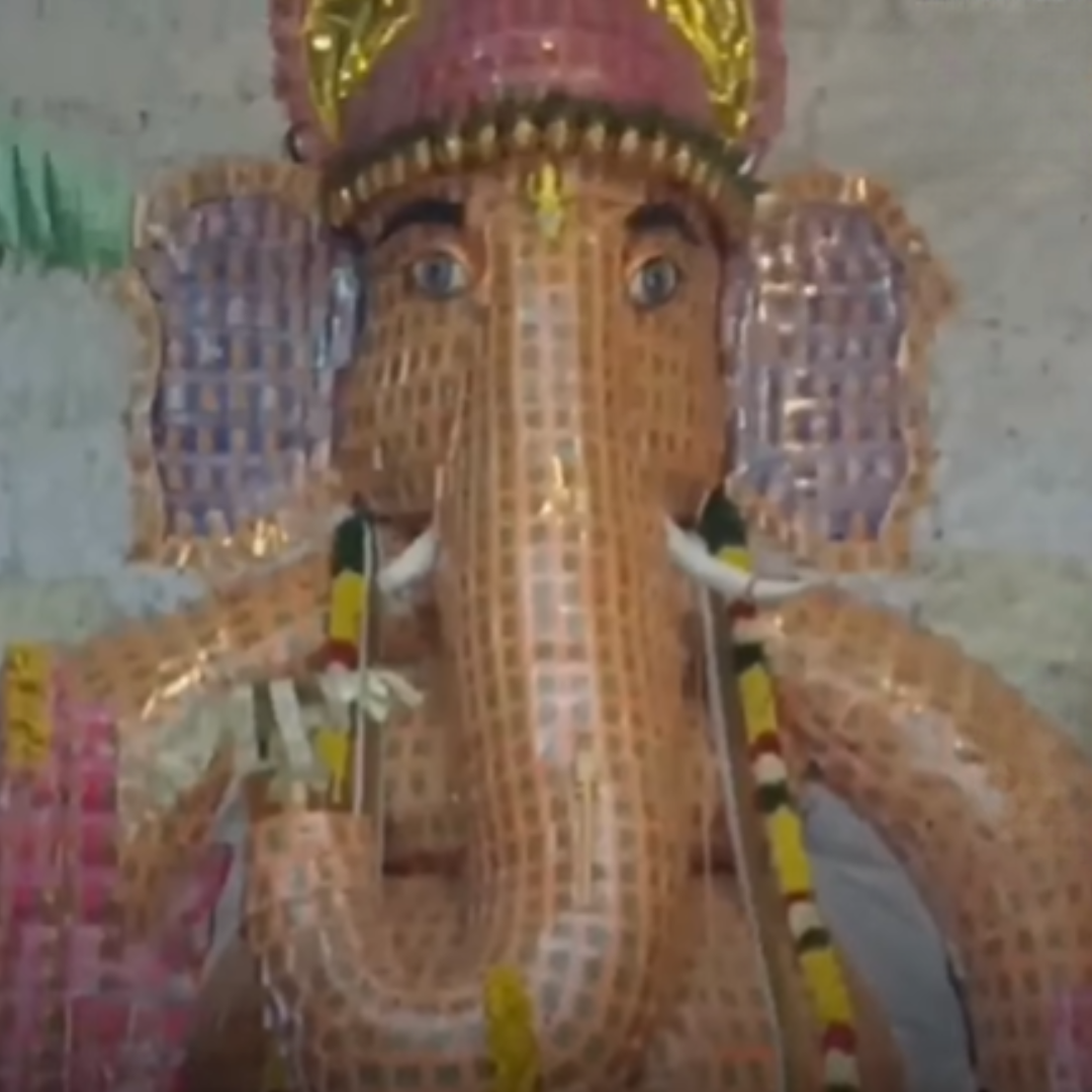 किताबों से बने गणेश जी